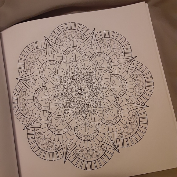 🎨Art of Mandala Coloring Book Gel Pen Bundle - Picture 8 of 9